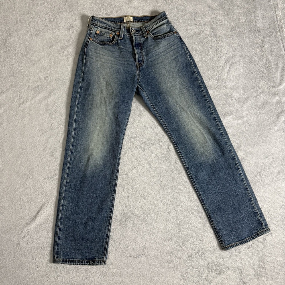 Levi's 501 Curve Jeans Women's 28x30 Medium Wash Straight Leg Button Fly Denim